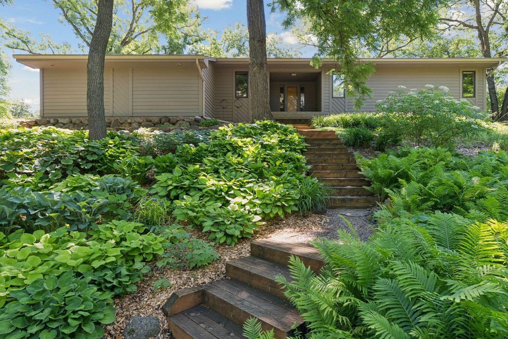 4309 Tonkawood Road, Minnetonka, MN 55345