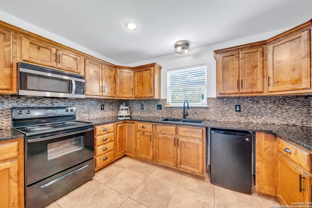505 Olive St, Jourdanton, TX 78026