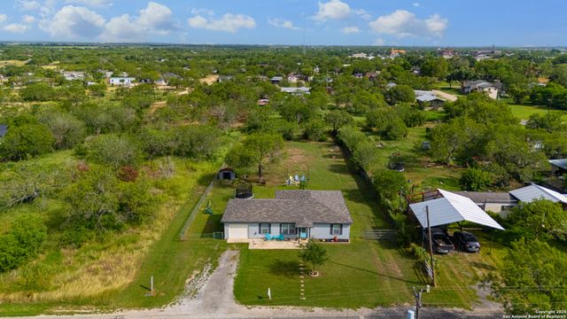 505 Olive St, Jourdanton, TX 78026