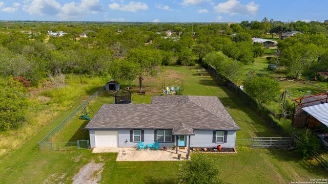 505 Olive St, Jourdanton, TX 78026