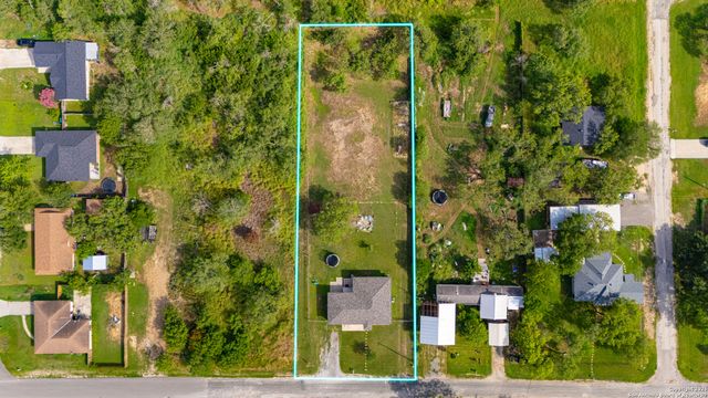 505 Olive St, Jourdanton, TX 78026