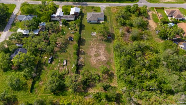 505 Olive St, Jourdanton, TX 78026