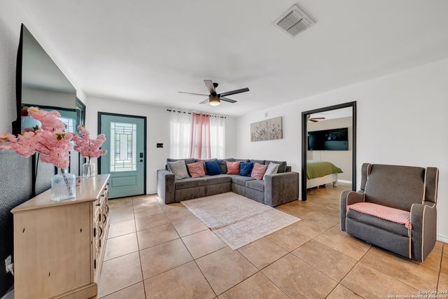 505 Olive St, Jourdanton, TX 78026