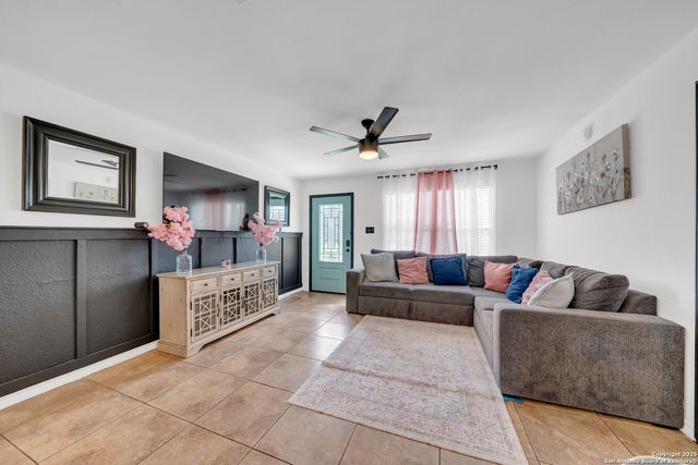505 Olive St, Jourdanton, TX 78026