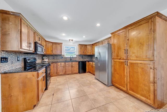 505 Olive St, Jourdanton, TX 78026