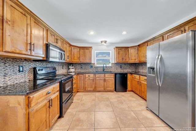505 Olive St, Jourdanton, TX 78026