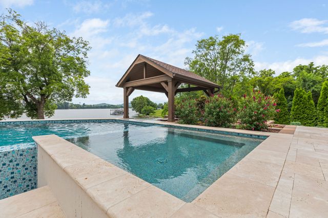 1149 McCrory Cir, Gallatin, TN 37066