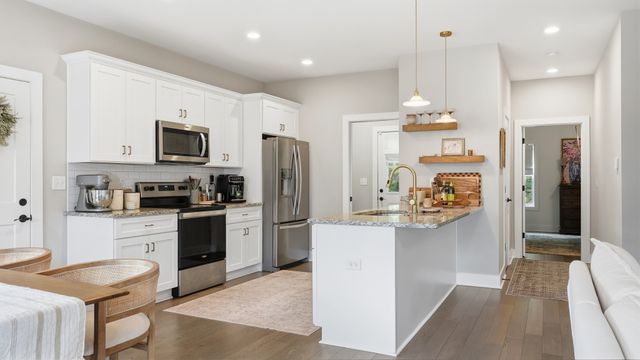 1004 Sycamore Rdg, E, Burns, TN 37029
