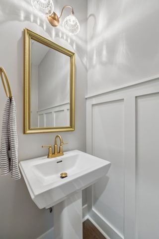 1004 Sycamore Rdg, E, Burns, TN 37029