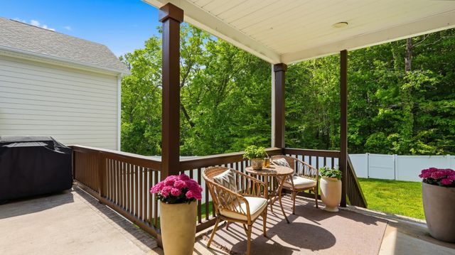 1004 Sycamore Rdg, E, Burns, TN 37029