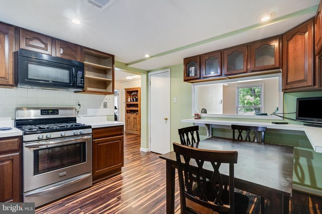 5 MOONCOIN CIR, Waldorf, MD 20602