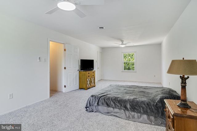 5 MOONCOIN CIR, Waldorf, MD 20602