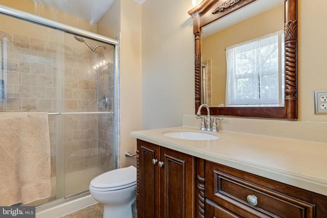 5 MOONCOIN CIR, Waldorf, MD 20602