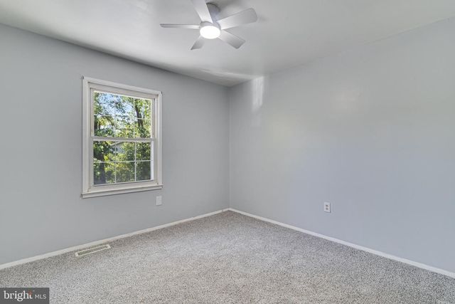 5 MOONCOIN CIR, Waldorf, MD 20602