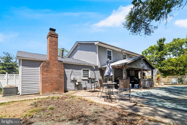 5 MOONCOIN CIR, Waldorf, MD 20602