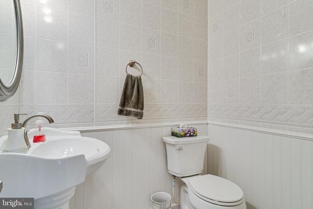 5 MOONCOIN CIR, Waldorf, MD 20602
