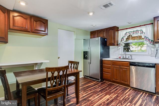 5 MOONCOIN CIR, Waldorf, MD 20602
