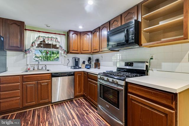 5 MOONCOIN CIR, Waldorf, MD 20602
