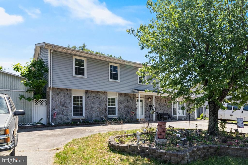 5 MOONCOIN CIR, Waldorf, MD 20602