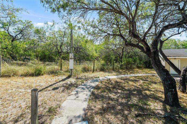 5712 Mockingbird, Mathis, TX 78368