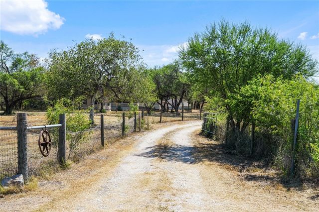 5712 Mockingbird, Mathis, TX 78368