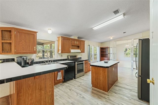 5712 Mockingbird, Mathis, TX 78368