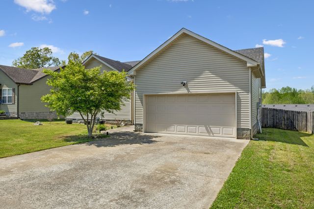 1388 Constitution Dr, Clarksville, TN 37042
