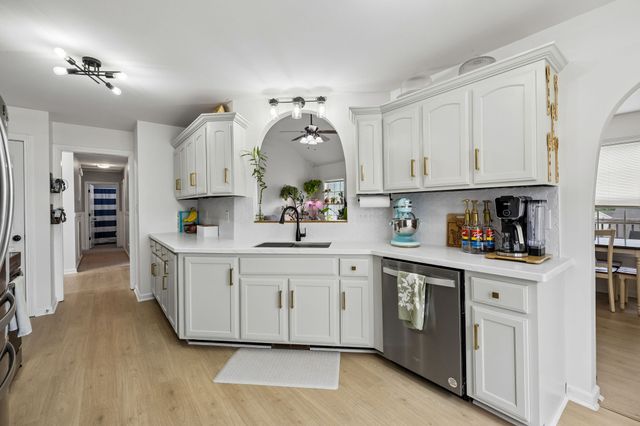 1388 Constitution Dr, Clarksville, TN 37042