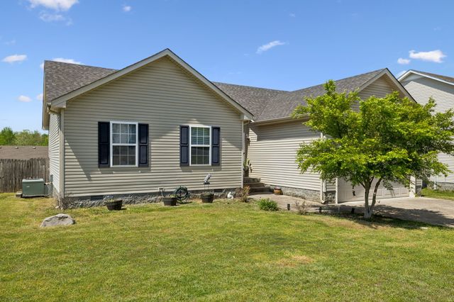 1388 Constitution Dr, Clarksville, TN 37042