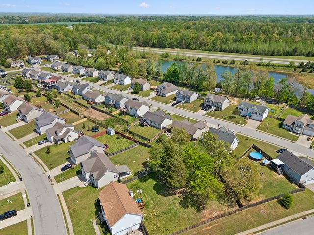 1388 Constitution Dr, Clarksville, TN 37042