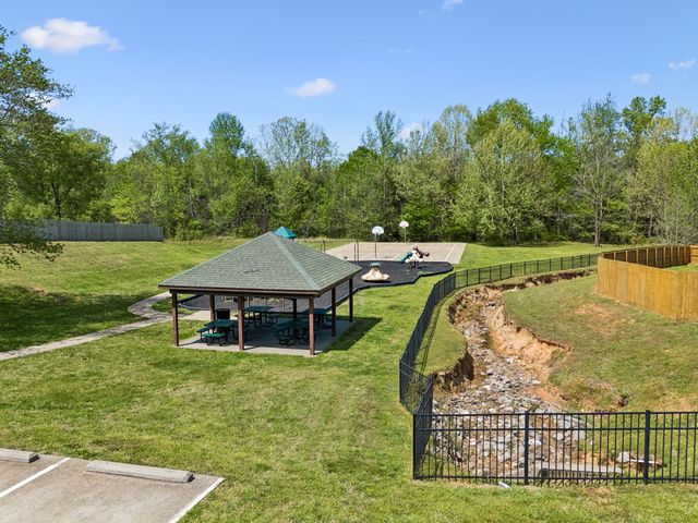 1388 Constitution Dr, Clarksville, TN 37042
