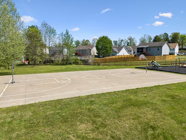 1388 Constitution Dr, Clarksville, TN 37042