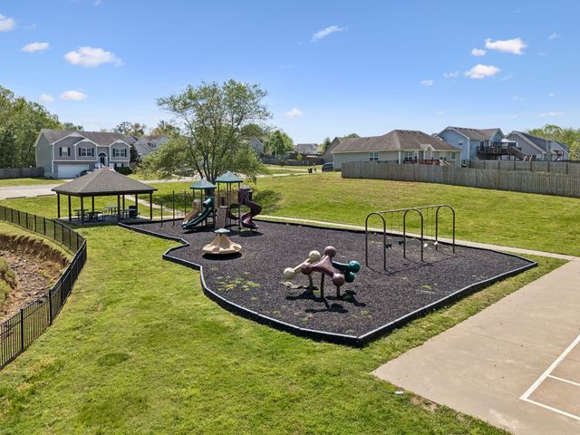 1388 Constitution Dr, Clarksville, TN 37042