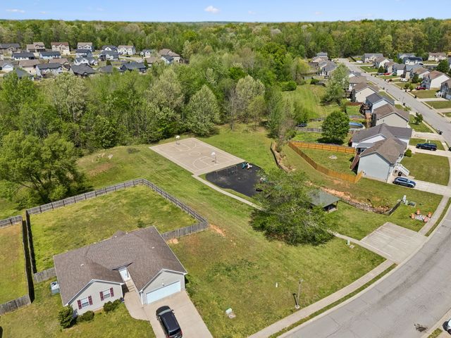 1388 Constitution Dr, Clarksville, TN 37042