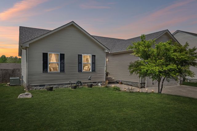 1388 Constitution Dr, Clarksville, TN 37042