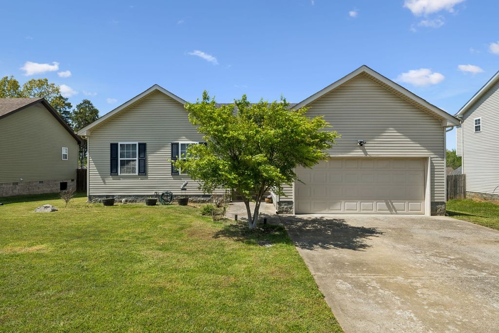 1388 Constitution Dr, Clarksville, TN 37042
