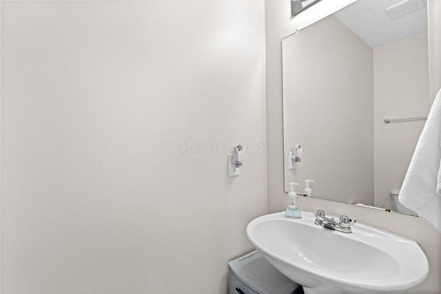 5989 Jamesport Drive, Westerville, OH 43081