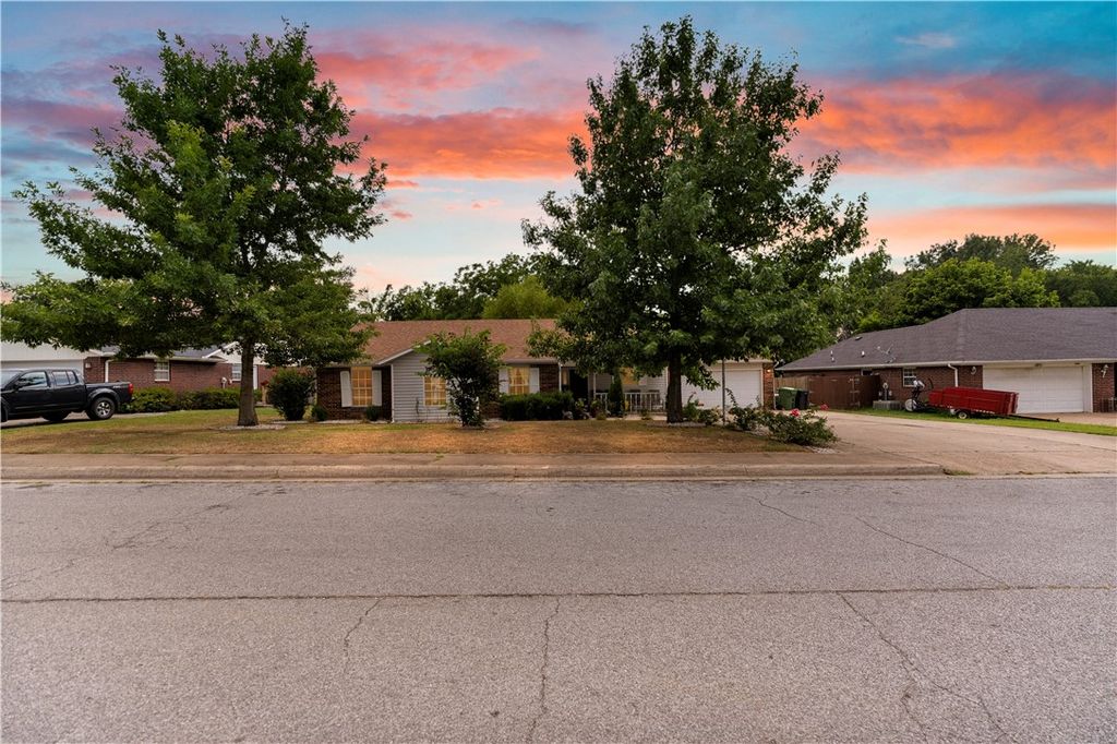 2200 K Street, Rogers, AR 72758