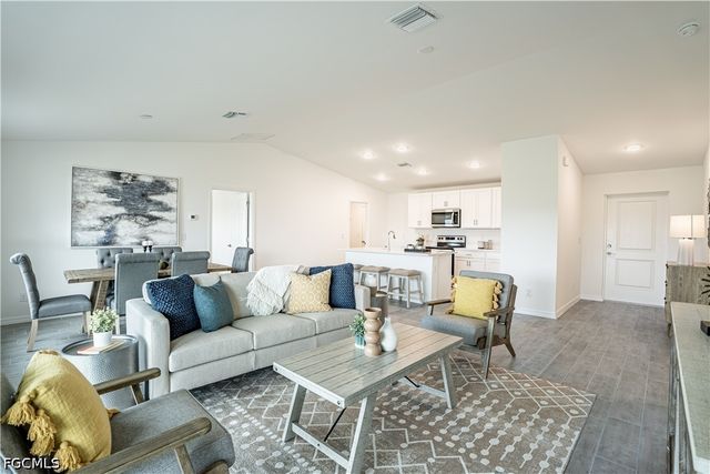 101 NW 23rd TER, Cape Coral, FL 33993