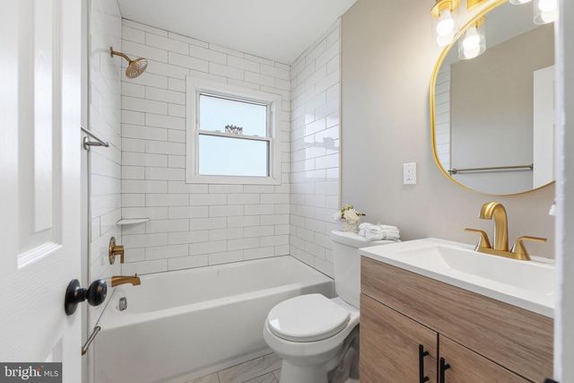 2 CHERRY RD, New Castle, DE 19720