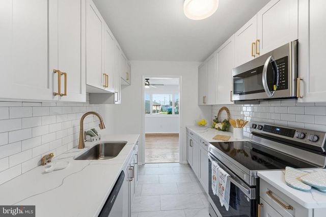 2 CHERRY RD, New Castle, DE 19720