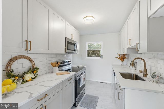 2 CHERRY RD, New Castle, DE 19720