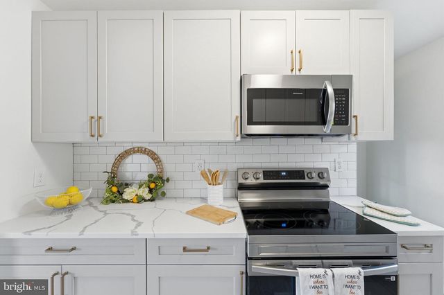 2 CHERRY RD, New Castle, DE 19720