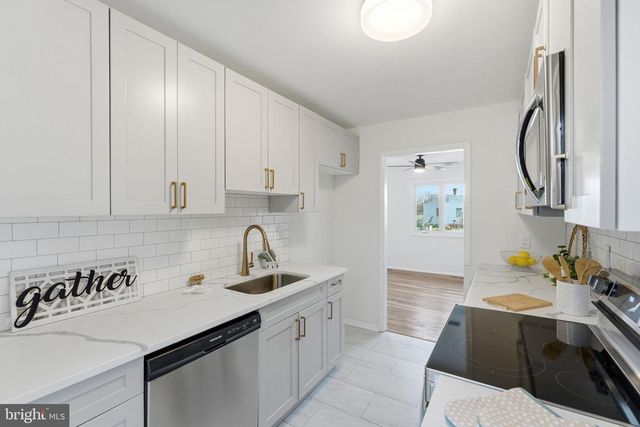 2 CHERRY RD, New Castle, DE 19720