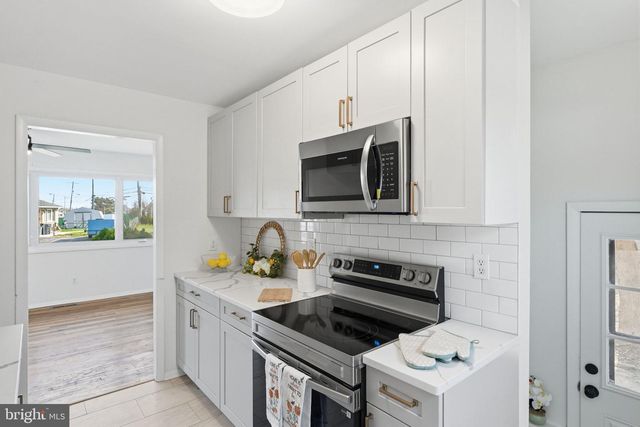 2 CHERRY RD, New Castle, DE 19720