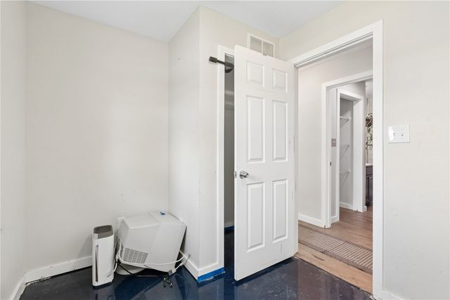 4432 Sherman St NE, Cedar Rapids, IA 52402
