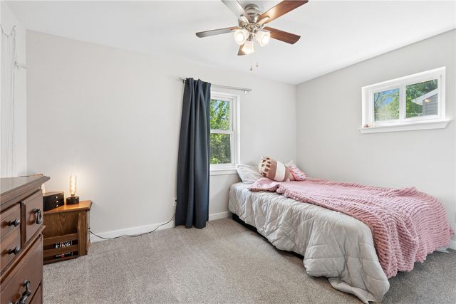 4432 Sherman St NE, Cedar Rapids, IA 52402
