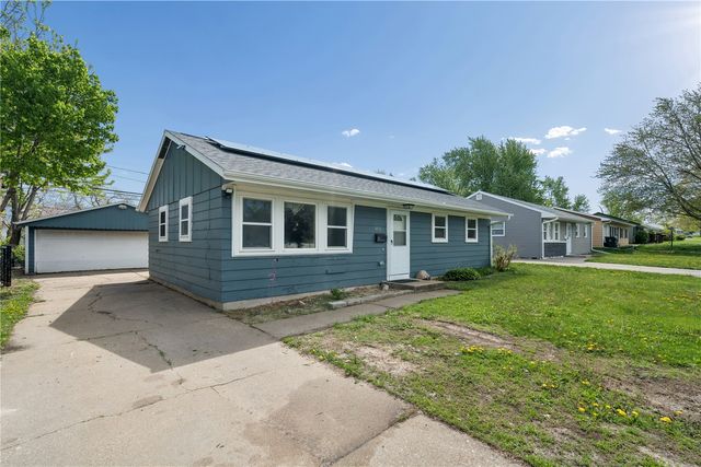 4432 Sherman St NE, Cedar Rapids, IA 52402