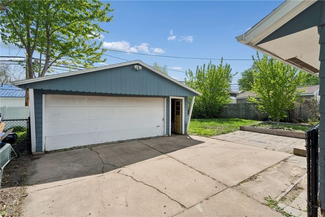 4432 Sherman St NE, Cedar Rapids, IA 52402