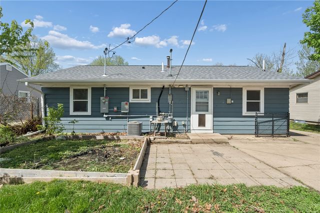 4432 Sherman St NE, Cedar Rapids, IA 52402